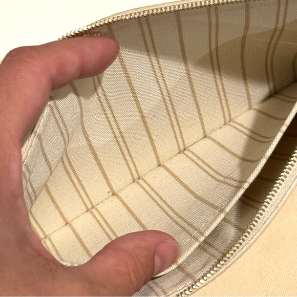 Louis Vuitton Damier Azur MM Pouchette / Clutch - Picture 11 of 13